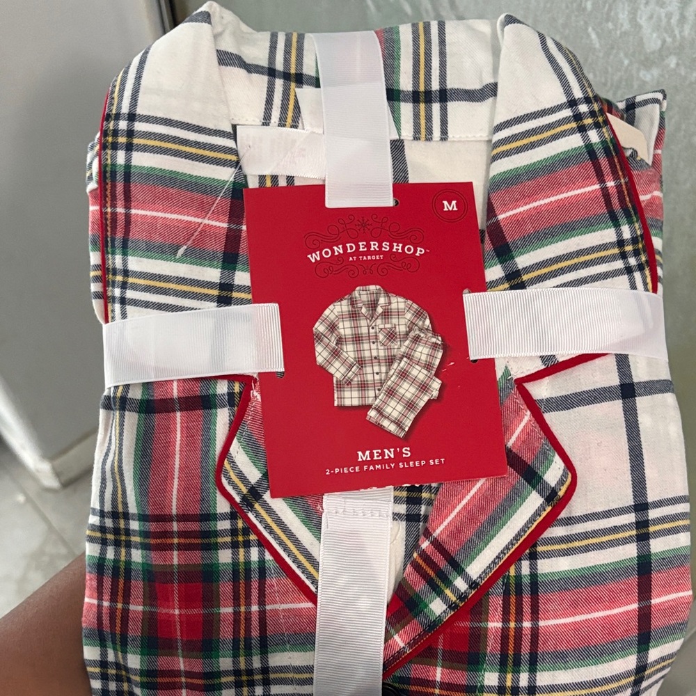 Wondershop Men's Festive Plaid PJ set